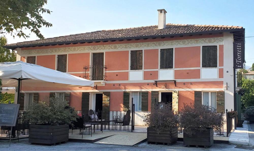 I Torretti Locazione Turistica, Ristorante, Lounge Bar Hotel Азоло Екстериор снимка